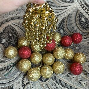 GORGEOUS FUN Ornamental Glitterfied Balls & Ball
